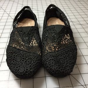 Black lace Tom’s flats shoes